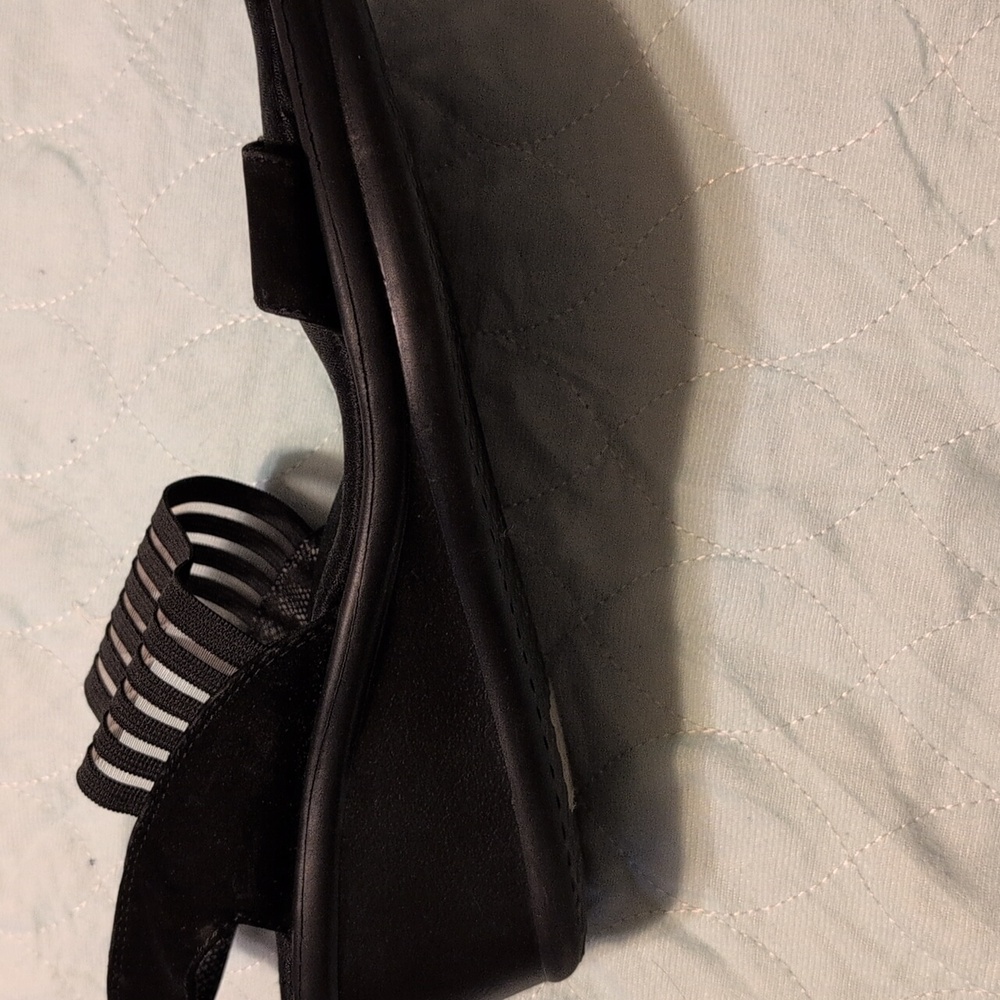 Shoes - Picture 3 of 4